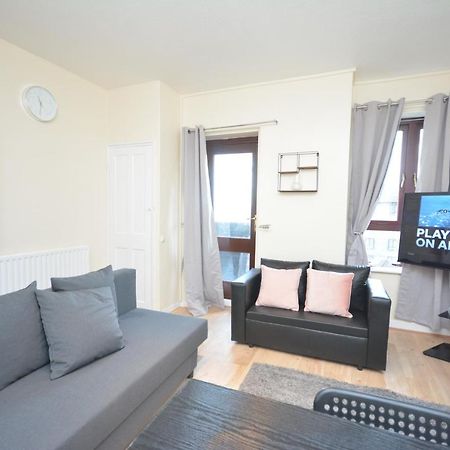 Lovely 4 Bedroom Apartment Close To The City Walking Distance From The Rivere View 런던 외부 사진