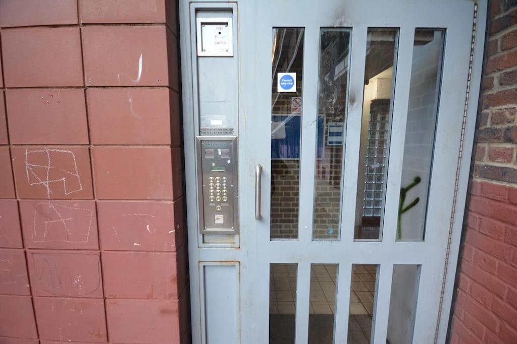 Lovely 4 Bedroom Apartment Close To The City Walking Distance From The Rivere View 런던 외부 사진