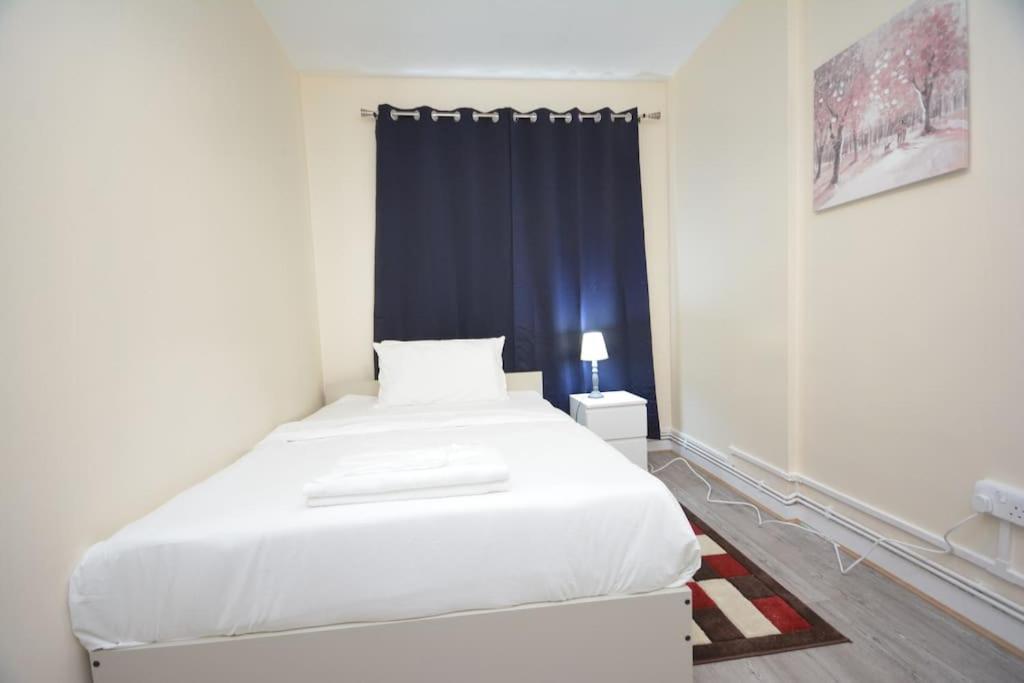 Lovely 4 Bedroom Apartment Close To The City Walking Distance From The Rivere View 런던 외부 사진
