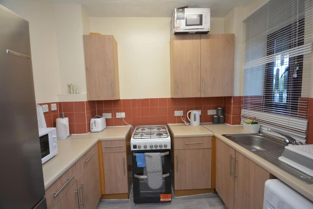 Lovely 4 Bedroom Apartment Close To The City Walking Distance From The Rivere View 런던 외부 사진